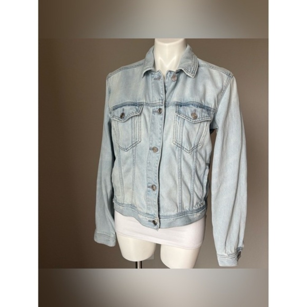 American Eagle Distressed Light Wash Y2K Denim Jean Trucker Jacket Women's Sz M